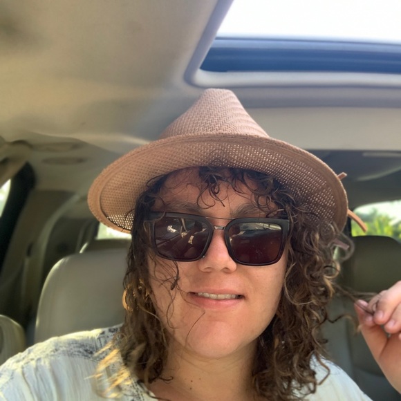 Meet your Posher, Megan - Picture 1 of 1